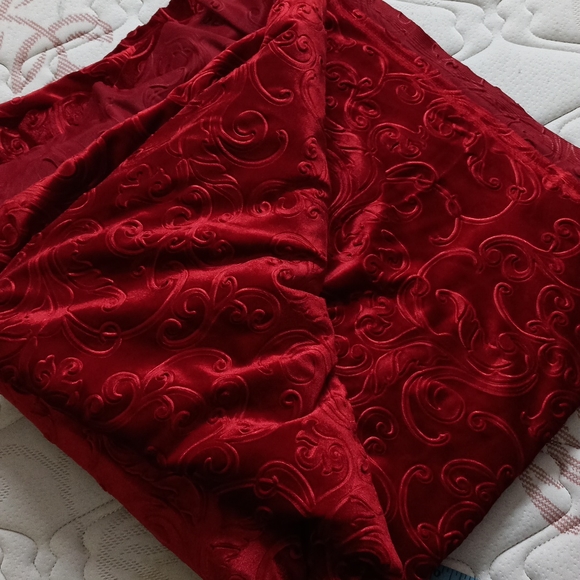 Velvet Running Material - Picture 8 of 9